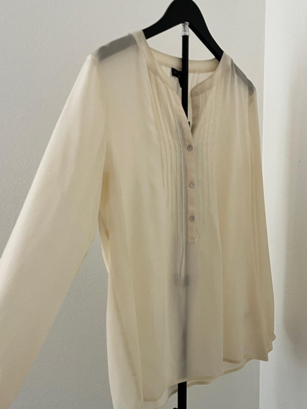 ✨ NWOT! Elegant Willi Smith 100% Silk Ivory Blouse | Office to Evening Chic - Picture 4 of 13
